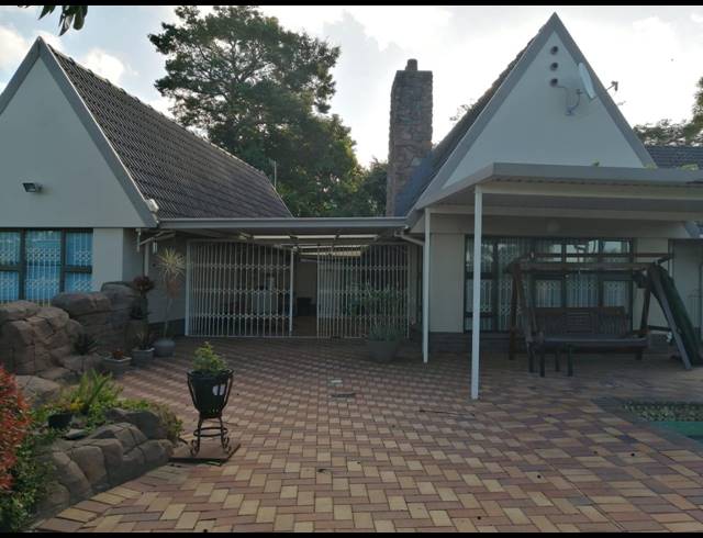 4 BEDROOM HOUSE FOR SALE IN RESERVOIR HILLS